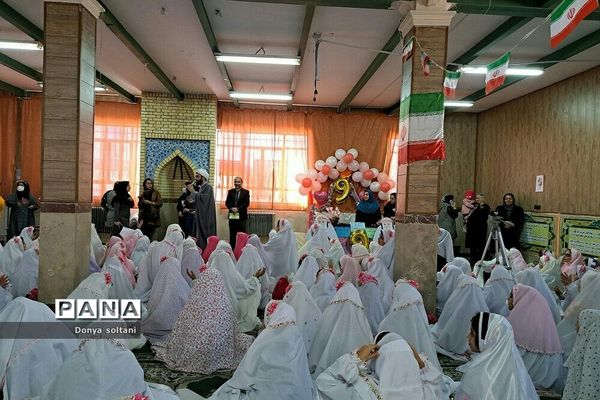 جشن ‌تکلیف دانش‌آموزان مدرسه حجاب ناحیه یک بهارستان