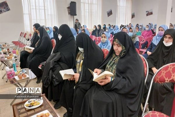 برگزاری یادواره  شهدا در دبیرستان فرزانگان ۸