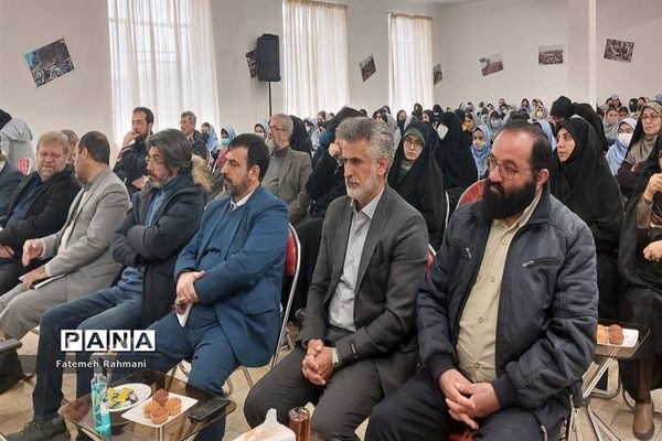 برگزاری یادواره  شهدا در دبیرستان فرزانگان ۸