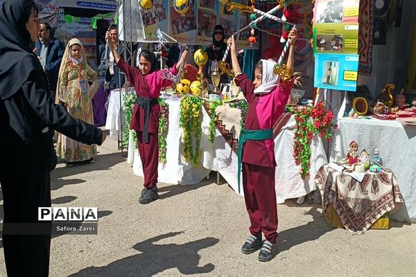 نمایشگاه آثار کانون‌های برتر طرح تحولی فارس در سالروز تاسیس و هفته کانون‌های فرهنگی  و تربیتی