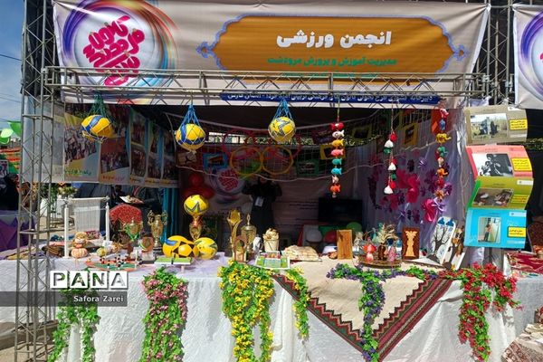 نمایشگاه آثار کانون‌های برتر طرح تحولی فارس در سالروز تاسیس و هفته کانون‌های فرهنگی  و تربیتی
