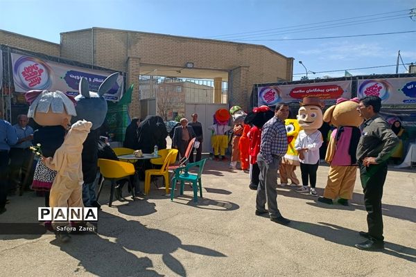 نمایشگاه آثار کانون‌های برتر طرح تحولی فارس در سالروز تاسیس و هفته کانون‌های فرهنگی  و تربیتی