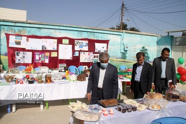 برگزاری نمایشگاه دست‌سازه و بازارچه دانش‌آموزی در دبیرستان غیر دولتی  اندیشه برتران بهبهان