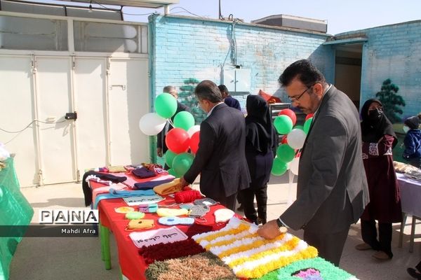 برگزاری نمایشگاه دست‌سازه و بازارچه دانش‌آموزی در دبیرستان غیر دولتی  اندیشه برتران بهبهان