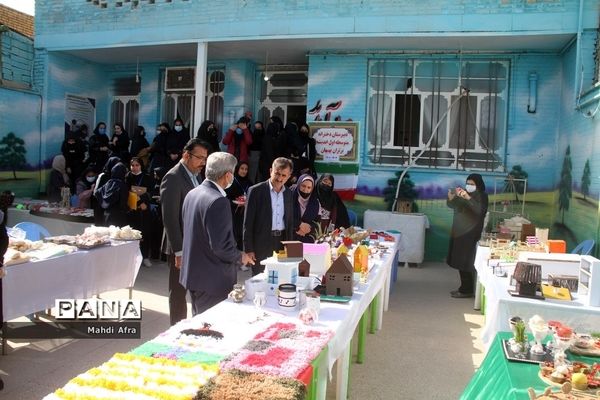 برگزاری نمایشگاه دست‌سازه و بازارچه دانش‌آموزی در دبیرستان غیر دولتی  اندیشه برتران بهبهان