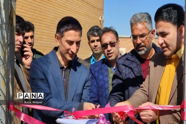 افتتاح زمین‌ چمن و بازدید از پروژه‌های ورزشی ناحیه یک بهارستان