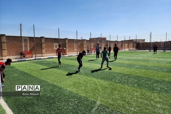 افتتاح زمین‌ چمن و بازدید از پروژه‌های ورزشی ناحیه یک بهارستان