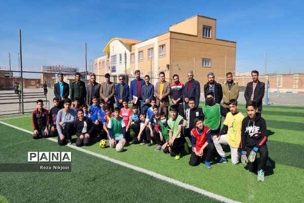 افتتاح زمین‌ چمن و بازدید از پروژه‌های ورزشی ناحیه یک بهارستان