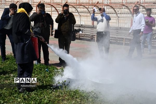 برگزاری مانور ۲۰۰۰ نفری تداوم انقلاب با یاوران انقلاب در اهواز