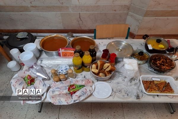 برگزاری جشنواره غذا و صنایع‌دستی در مدرسه فرزانگان شهدای مدافع حرم ملارد
