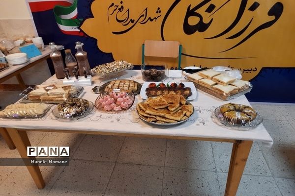 برگزاری جشنواره غذا و صنایع‌دستی در مدرسه فرزانگان شهدای مدافع حرم ملارد