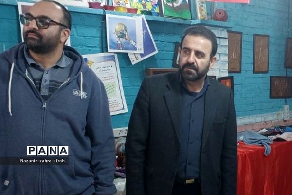 بازدید و ارزیابی نمایشگاه مدرسه انقلاب  دبیرستان آزاده رودهن