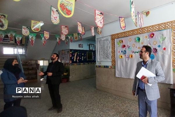 بازدید و ارزیابی نمایشگاه مدرسه انقلاب  دبیرستان آزاده رودهن