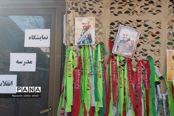 بازدید و ارزیابی نمایشگاه مدرسه انقلاب  دبیرستان آزاده رودهن