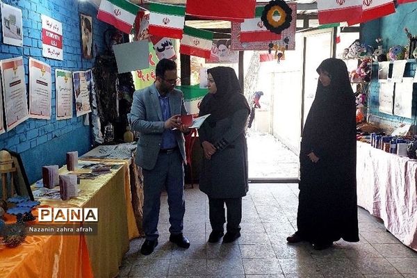 بازدید و ارزیابی نمایشگاه مدرسه انقلاب  دبیرستان آزاده رودهن