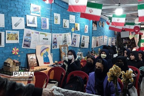 بازدید و ارزیابی نمایشگاه مدرسه انقلاب  دبیرستان آزاده رودهن