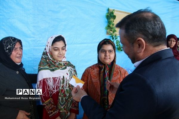 برپایی بازارچه خیریه توسط انجمن‌های اولیا و مربیان استان سمنان