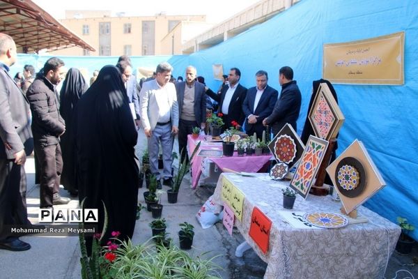 برپایی بازارچه خیریه توسط انجمن‌های اولیا و مربیان استان سمنان