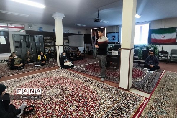 برگزاری جلسات آموزش خانواده مرتبط با پیشگیری از اعتیاد در مدارس متوسطه پسرانه  رودهن