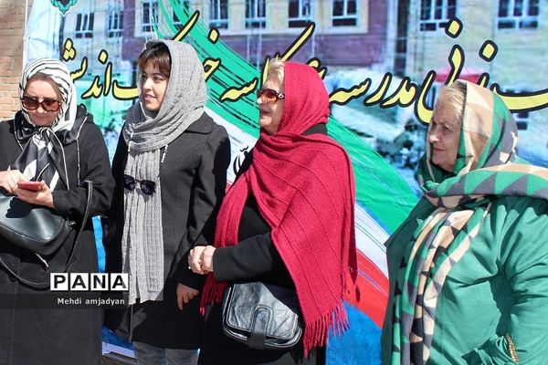 آیین کلنگ‌زنی مدرسه شش کلاسه در بهارستان دو