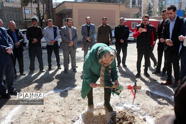 آیین کلنگ‌زنی مدرسه شش کلاسه در بهارستان دو