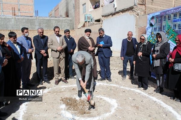 آیین کلنگ‌زنی مدرسه شش کلاسه در بهارستان دو
