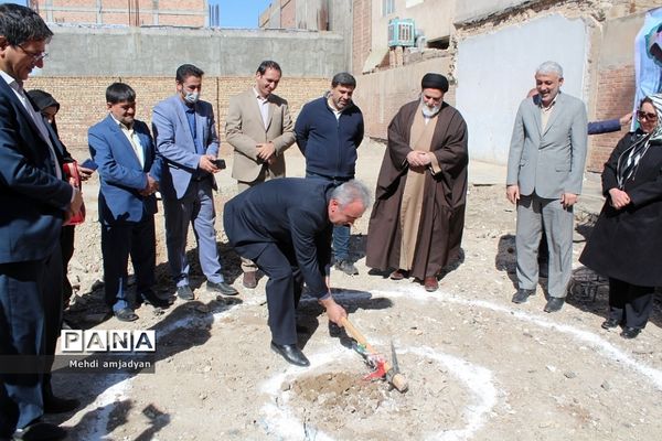آیین کلنگ‌زنی مدرسه شش کلاسه در بهارستان دو