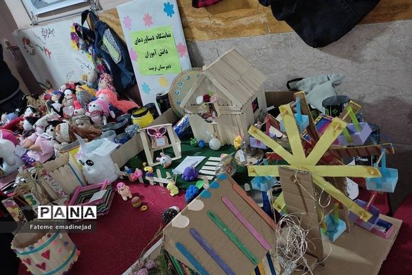 بازدید و ارزیابی نمایشگاه انقلاب دبیرستان تربیت رودهن