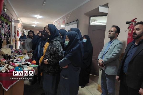 بازدید و ارزیابی نمایشگاه انقلاب دبیرستان تربیت رودهن