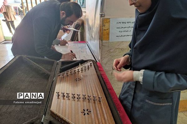 بازدید و ارزیابی نمایشگاه انقلاب دبیرستان تربیت رودهن