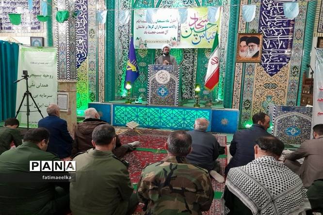 حضور پاسداران در نماز جمعه به مناسبت روز پاسدار