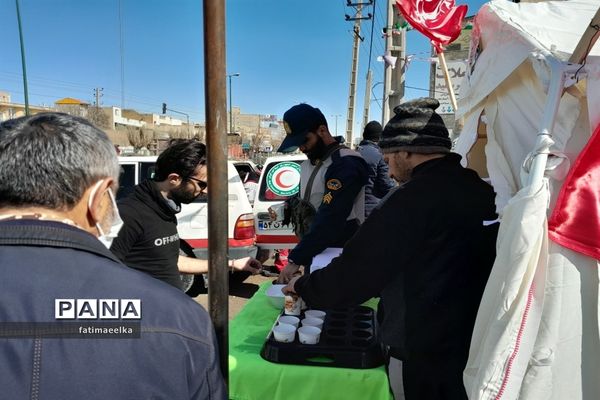حضور پاسداران در نماز جمعه به مناسبت روز پاسدار