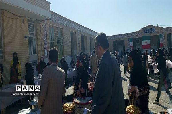برپایی بازارچه محلی به‌مناسبت هفته معرفی مشاغل در مدارس شادگان