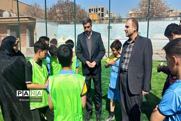 افتتاحیه زمین چمن دبستان پسرانه کوثر آموزش و پرورش منطقه 4 شهر تهران
