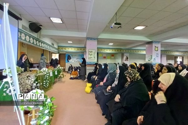 برگزاری مراسم تقدیر و تجلیل از دانش‌آموزان ممتاز در مدرسه شاهد طیبه شهریار
