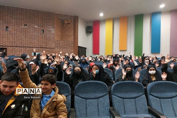 بدرقه دانش‌آموزان زیارت اولی شهر تهران