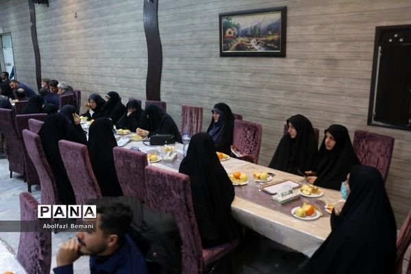 آیین تجلیل از خادمان دومین کنگره ملی شهدای استان قم