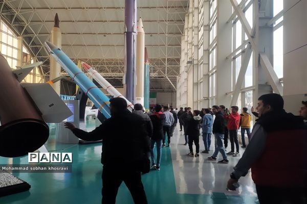 بازدید دانش‌‌‌آموزان هنرستان کارآفرینان ملارد از پارک هوا و فضا