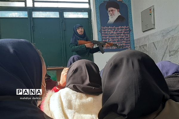 دومین اردوی آمادگی دفاعی دانش‌آموزان دختر دبیرستانی ناحیه 3 شیراز