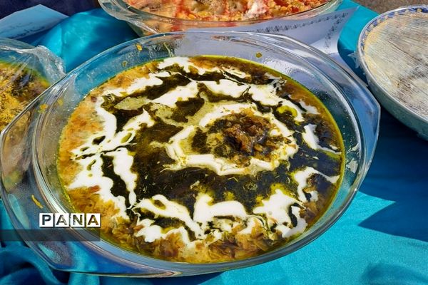 برگزاری جشنواره غذا در دبیرستان سیزده آبان ناحیه یک کرج