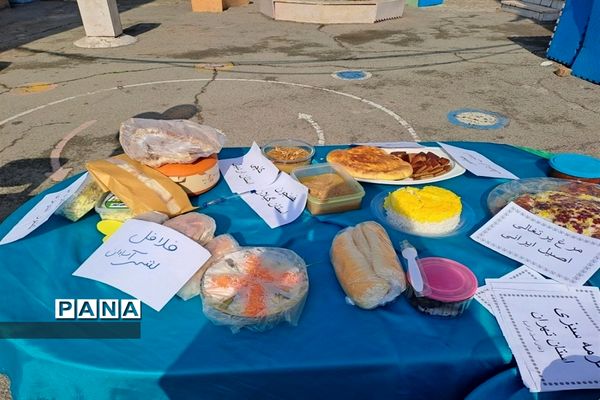 برگزاری جشنواره غذا در دبیرستان سیزده آبان ناحیه یک کرج