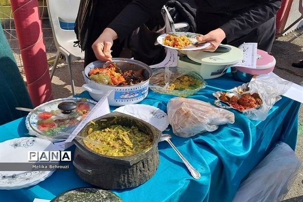 برگزاری جشنواره غذا در دبیرستان سیزده آبان ناحیه یک کرج