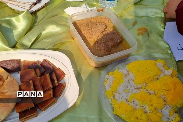 برگزاری جشنواره غذا در دبیرستان سیزده آبان ناحیه یک کرج