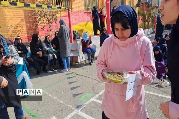 برگزاری جشنواره غذا در دبیرستان سیزده آبان ناحیه یک کرج