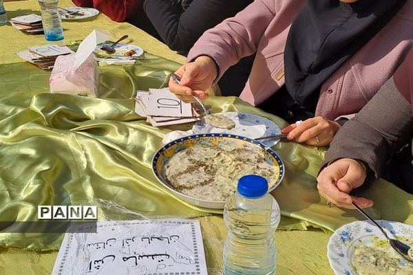 برگزاری جشنواره غذا در دبیرستان سیزده آبان ناحیه یک کرج
