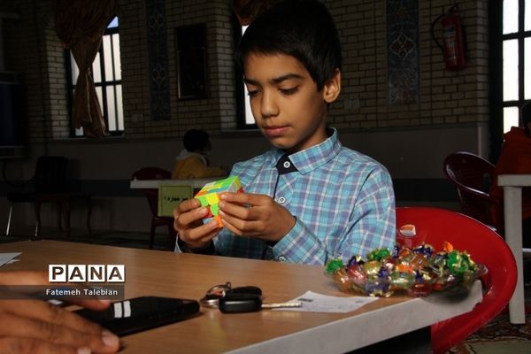 رقابت 900 دانش‌آموز ناحیه چهار شیراز در المپیاد بازی‌های فکری رویش