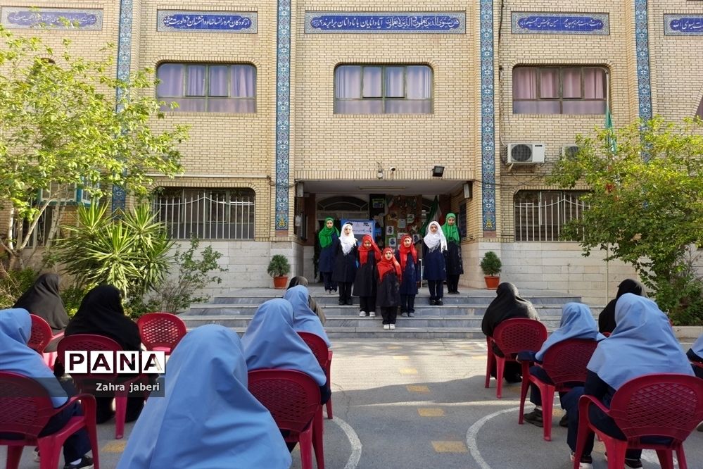 آیین بازگشایی نمادین مدارس منطقه ۱۳ تهران برای دانش‌آموزان ورودی پایه هفتم