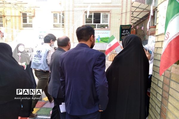 جشن شکوفه‌ها در دبستان فیروزه منطقه ۱۳