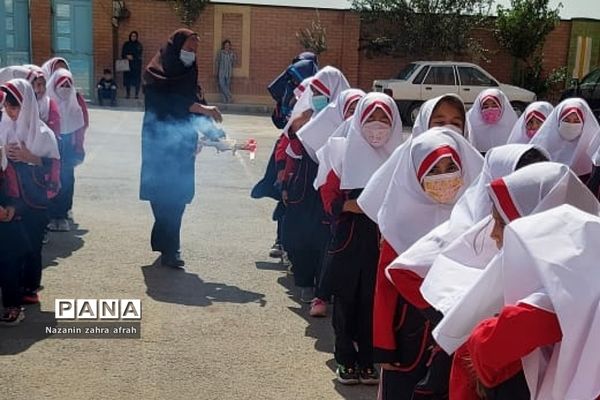 برگزاری جشن شکوفه‌ها در دبستان حضرت زینب(س) رودهن