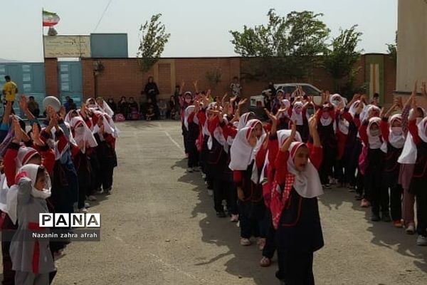 برگزاری جشن شکوفه‌ها در دبستان حضرت زینب(س) رودهن